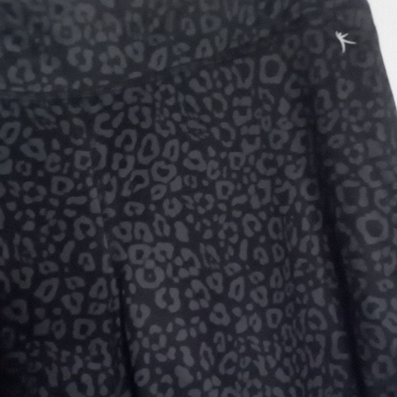 Danskin Now Dri*More leopard print fitted athletic capris - Picture 3 of 9